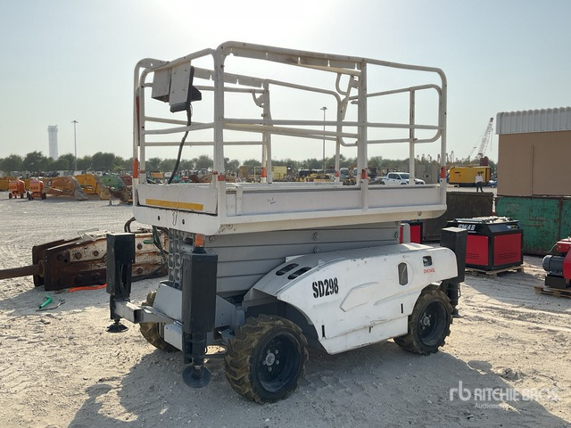 2004 Haulotte Compact 12DX 4x4 Diesel Scissor Lift - Sakselift: bilde 4 2004 Haulotte Compact 12DX 4x4 Diesel Scissor Lift - Sakselift: bilde 4