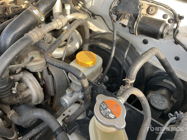 2013 Nissan Patrol GL 4x4 SUV - SUV: bilde 4 2013 Nissan Patrol GL 4x4 SUV - SUV: bilde 4