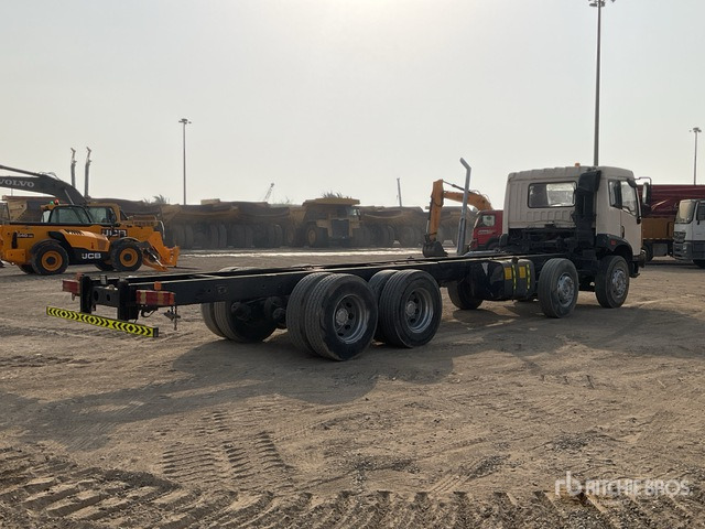 2014 FAW CA1313P 8x4 Twin-Steer Cab and Chassis - Chassis lastebil: bilde 3 2014 FAW CA1313P 8x4 Twin-Steer Cab and Chassis - Chassis lastebil: bilde 3