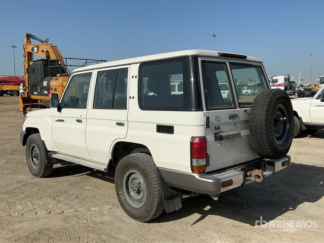 2017 Toyota Land Cruiser LX 76L 4x4 SUV - SUV: bilde 2 2017 Toyota Land Cruiser LX 76L 4x4 SUV - SUV: bilde 2