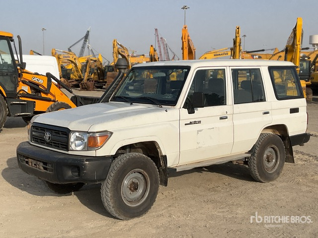 2019 Toyota Land Cruiser 76L 4x4 SUV - SUV: bilde 1 2019 Toyota Land Cruiser 76L 4x4 SUV - SUV: bilde 1