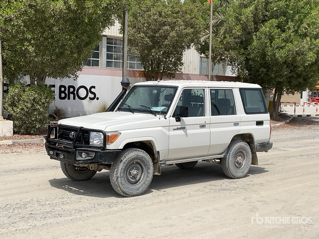 2019 Toyota Land Cruiser 76L 4x4 SUV - SUV: bilde 1 2019 Toyota Land Cruiser 76L 4x4 SUV - SUV: bilde 1