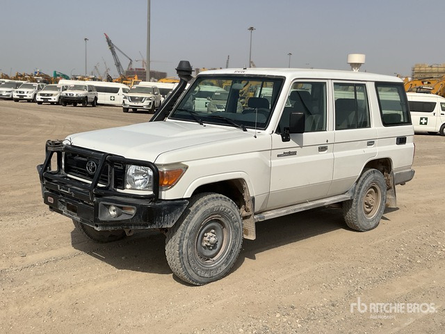2019 Toyota Land Cruiser 76L 4x4 SUV - SUV: bilde 1 2019 Toyota Land Cruiser 76L 4x4 SUV - SUV: bilde 1