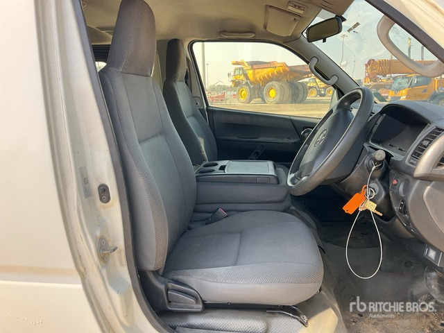 2016 Toyota Hiace 4x2 16-Seat Mini Bus - Buss: bilde 4 2016 Toyota Hiace 4x2 16-Seat Mini Bus - Buss: bilde 4