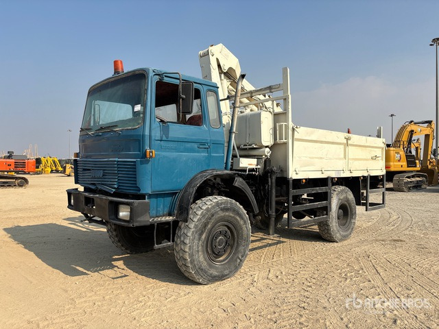 Iveco 110-17 Flatbed Truck with Crane - Planbil, Kranbil: bilde 1 Iveco 110-17 Flatbed Truck with Crane - Planbil, Kranbil: bilde 1