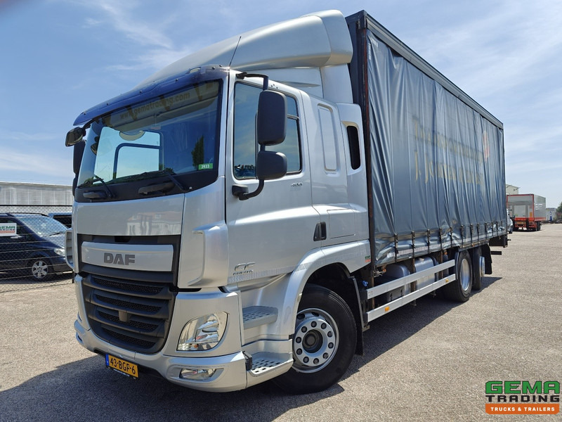 DAF CF 400 FAN 6x2/4 SpaceCab Euro6A - Schuifzeilenbak 7.7m + Laadklep 2000kg - HH Vloer - AanhangerKoppeling - Kapellbil: bilde 1 DAF CF 400 FAN 6x2/4 SpaceCab Euro6A - Schuifzeilenbak 7.7m + Laadklep 2000kg - HH Vloer - AanhangerKoppeling - Kapellbil: bilde 1