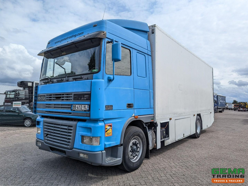 DAF XF95.430 4x2 Spacecab Euro2 - Retarder - Geslotenbak 7.7m - Handgeschakeld - Vangmuil - Skapbil: bilde 1 DAF XF95.430 4x2 Spacecab Euro2 - Retarder - Geslotenbak 7.7m - Handgeschakeld - Vangmuil - Skapbil: bilde 1