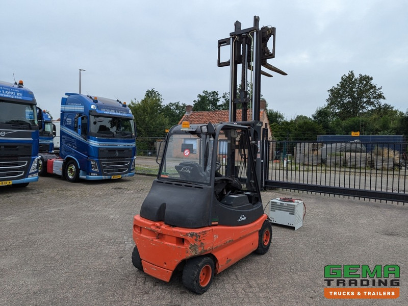 Linde E30 02 - 4058 uur - Duplex Mast - Volrubber Banden - Eurotron 80V-80A Oplader (M34) - El-truck: bilde 3 Linde E30 02 - 4058 uur - Duplex Mast - Volrubber Banden - Eurotron 80V-80A Oplader (M34) - El-truck: bilde 3