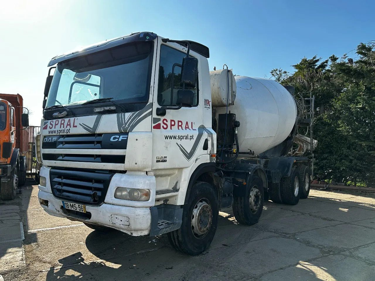 DAF CF 85.430 8X4 9m3 Mixer Spring/Spring ZF Manual - Betongbil: bilde 2 DAF CF 85.430 8X4 9m3 Mixer Spring/Spring ZF Manual - Betongbil: bilde 2