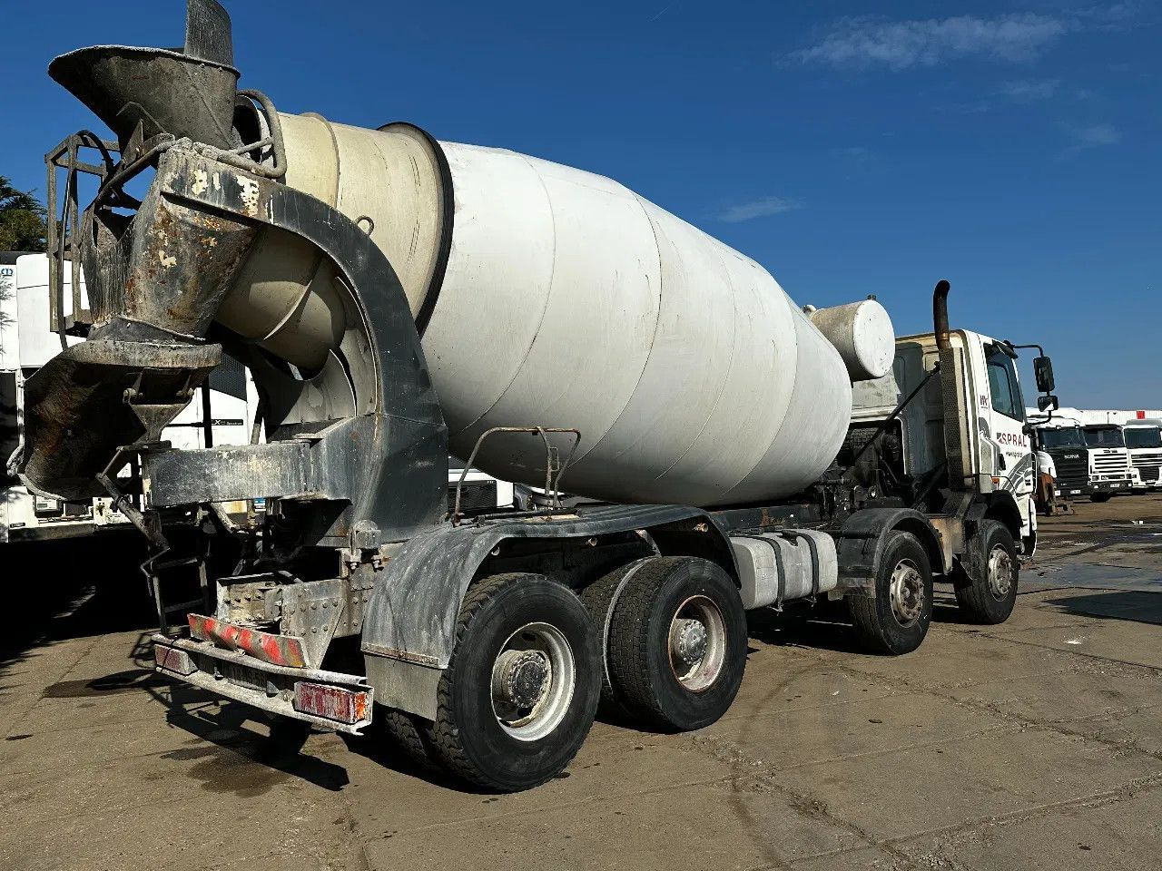 DAF CF 85.430 8X4 9m3 Mixer Spring/Spring ZF Manual - Betongbil: bilde 4 DAF CF 85.430 8X4 9m3 Mixer Spring/Spring ZF Manual - Betongbil: bilde 4