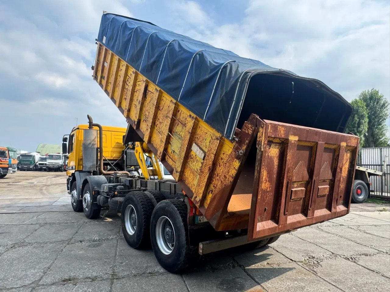 Mercedes-Benz Actros 3235 V6 8X4 Tipper Spring/Spring Manual G - Tippbil: bilde 3 Mercedes-Benz Actros 3235 V6 8X4 Tipper Spring/Spring Manual G - Tippbil: bilde 3