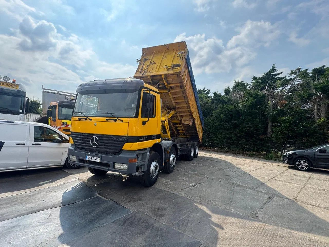 Mercedes-Benz Actros 3235 V6 8X4 Tipper Spring/Spring Manual G - Tippbil: bilde 2 Mercedes-Benz Actros 3235 V6 8X4 Tipper Spring/Spring Manual G - Tippbil: bilde 2