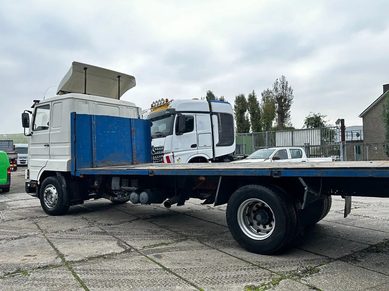 Scania P113-360 4X2 Platform Manual Gear Retarder Scania P113-360 4X2 Platform Manual Gear Retarder - Planbil: bilde 3 Scania P113-360 4X2 Platform Manual Gear Retarder Scania P113-360 4X2 Platform Manual Gear Retarder - Planbil: bilde 3