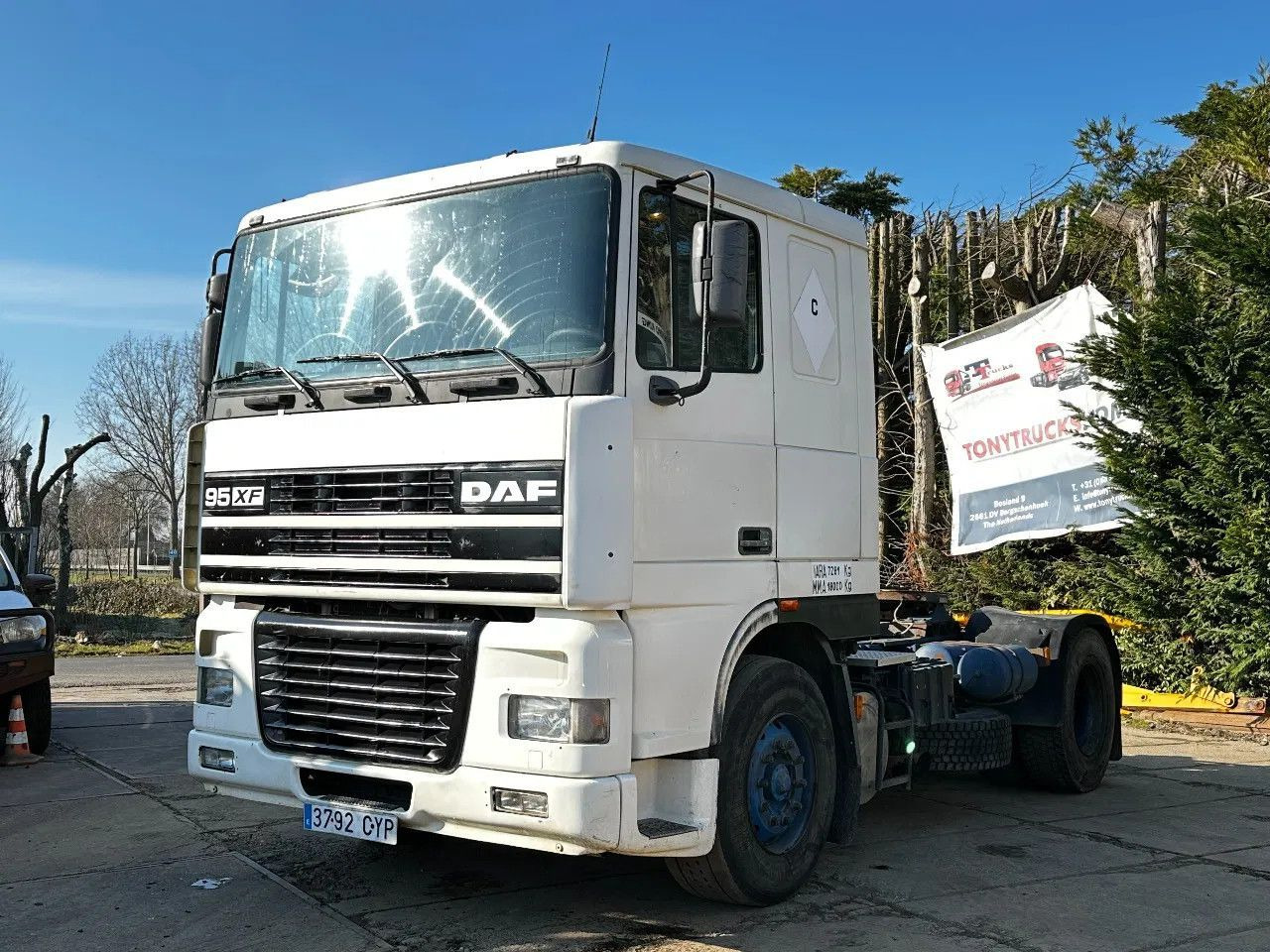 DAF XF 95.380 4X2 Tractor-unit Spring/Air ZF Manual DAF XF 95.380 4X2 Tractor-unit Spring/Air ZF Manual - Trekkvogn: bilde 2 DAF XF 95.380 4X2 Tractor-unit Spring/Air ZF Manual DAF XF 95.380 4X2 Tractor-unit Spring/Air ZF Manual - Trekkvogn: bilde 2