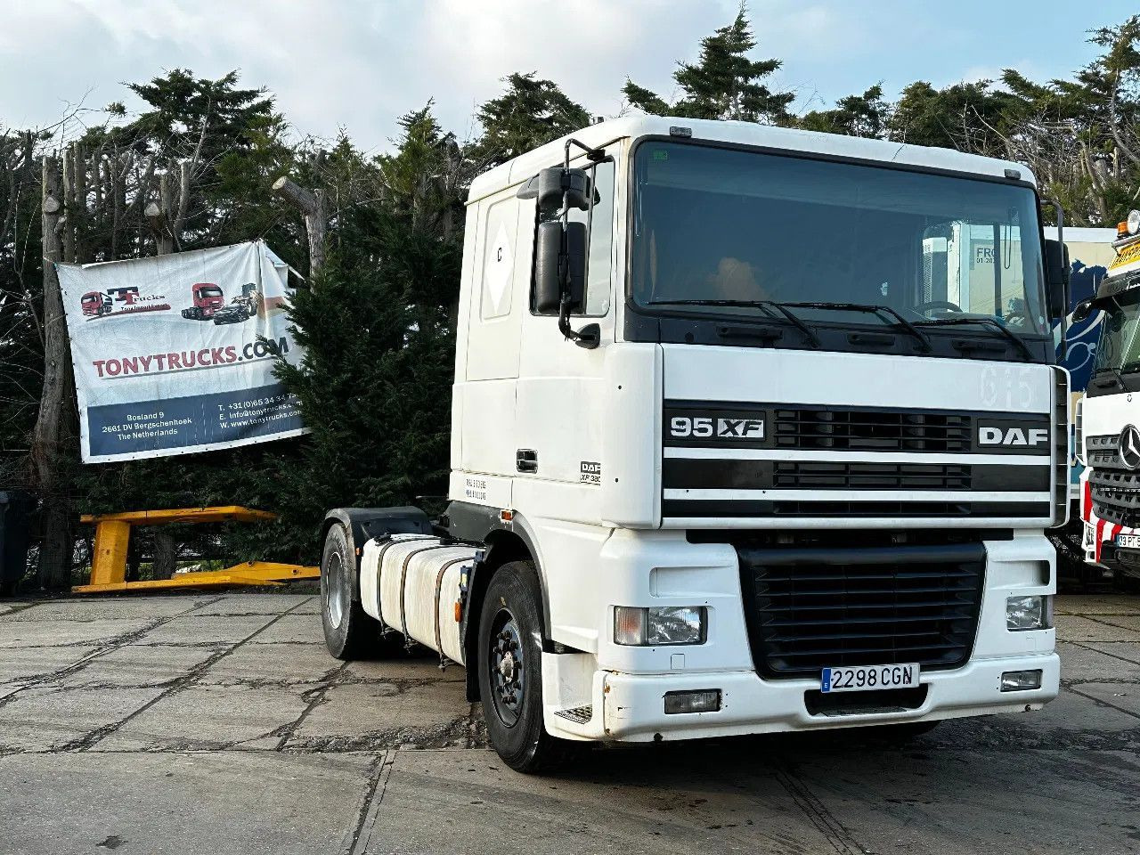 DAF XF 95.380 4X2 Tractor-unit Spring/Air ZF Manual DAF XF 95.380 4X2 Tractor-unit Spring/Air ZF Manual - Trekkvogn: bilde 1 DAF XF 95.380 4X2 Tractor-unit Spring/Air ZF Manual DAF XF 95.380 4X2 Tractor-unit Spring/Air ZF Manual - Trekkvogn: bilde 1