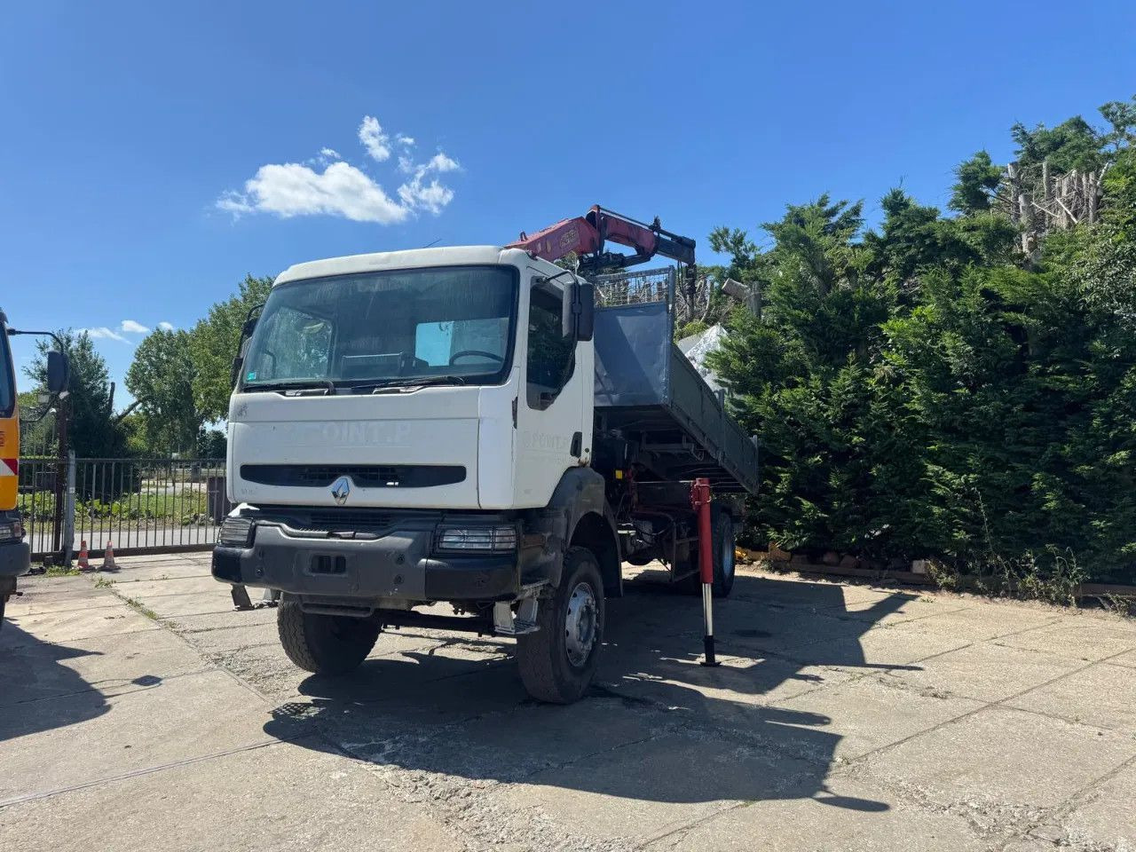 Renault Kerax 340 4X2 Tipper+Crane Spring/Spring Euro2 M - Trekkvogn: bilde 2 Renault Kerax 340 4X2 Tipper+Crane Spring/Spring Euro2 M - Trekkvogn: bilde 2