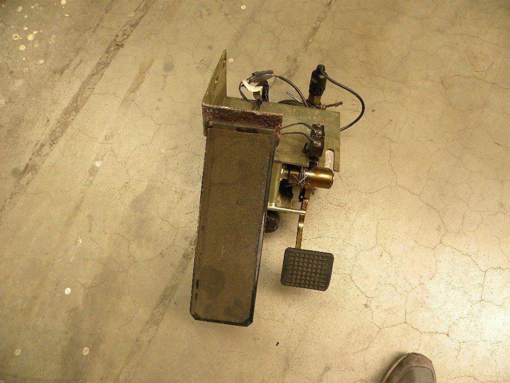 Foot console with gas and brake pedal - Pedal for Materialhåndteringsutstyr: bilde 2 Foot console with gas and brake pedal - Pedal for Materialhåndteringsutstyr: bilde 2