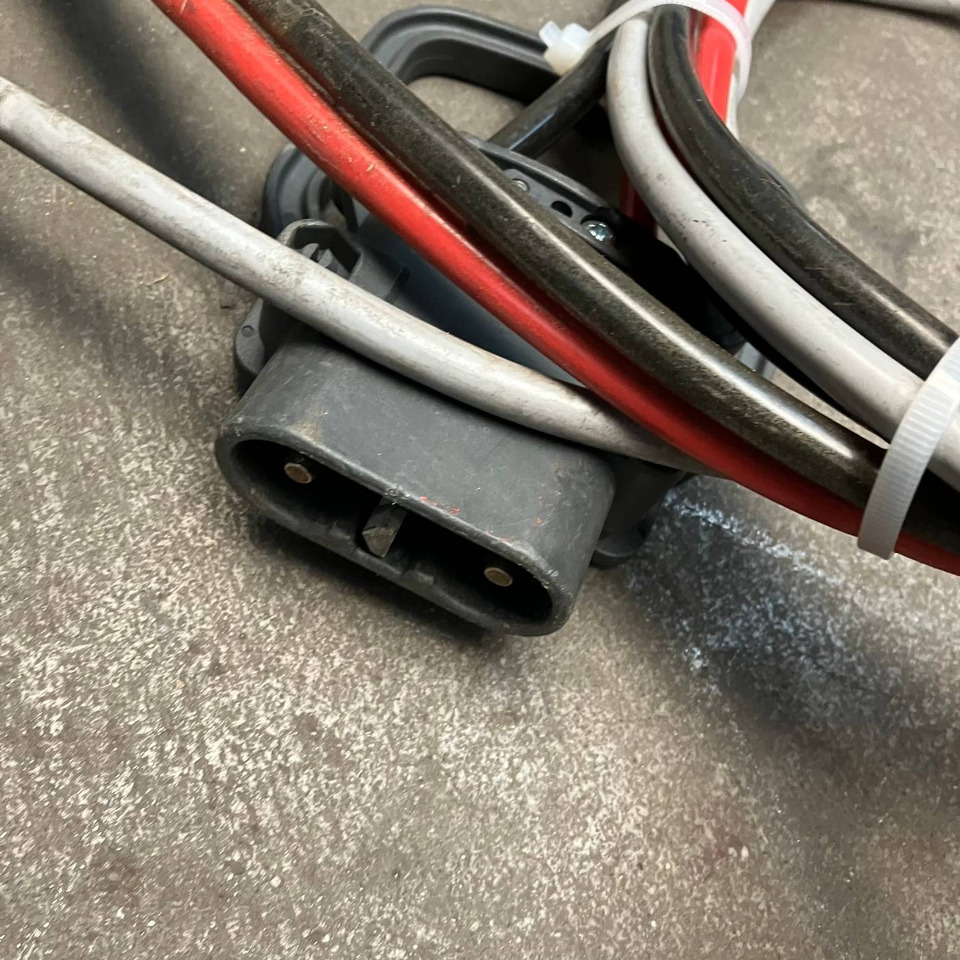 Hawker 24V/35A - Reservedeler for Materialhåndteringsutstyr: bilde 4 Hawker 24V/35A - Reservedeler for Materialhåndteringsutstyr: bilde 4