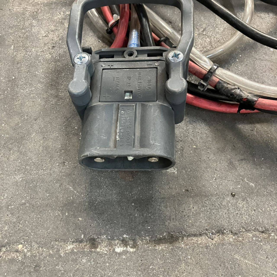 Hawker 24V/60A Life Tech (2) - Reservedeler for Materialhåndteringsutstyr: bilde 4 Hawker 24V/60A Life Tech (2) - Reservedeler for Materialhåndteringsutstyr: bilde 4