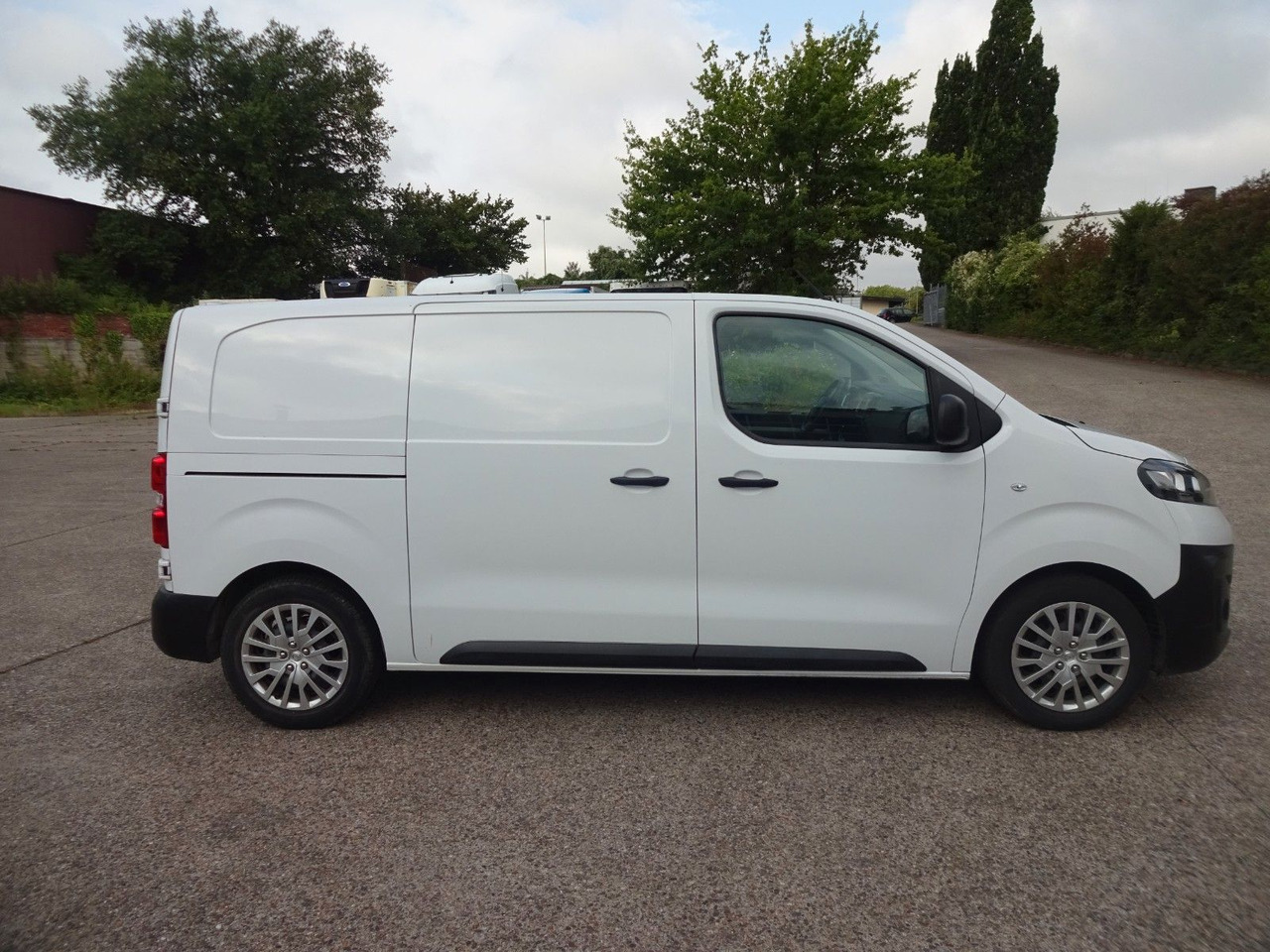 Opel Vivaro Kasten L1H1, Klima, PDC, Tempomat - Små varebil: bilde 4 Opel Vivaro Kasten L1H1, Klima, PDC, Tempomat - Små varebil: bilde 4