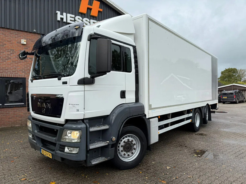 MAN TGS 26.320 Koffer Stuuras AHK 2.500KG LBW 319.460KM! NL Truck - Skapbil: bilde 1 MAN TGS 26.320 Koffer Stuuras AHK 2.500KG LBW 319.460KM! NL Truck - Skapbil: bilde 1