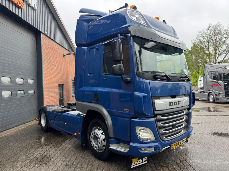 DAF CF 450 Space Cab 313.390KM! Spoilers/Side skirts NL Truck - Trekkvogn: bilde 3 DAF CF 450 Space Cab 313.390KM! Spoilers/Side skirts NL Truck - Trekkvogn: bilde 3
