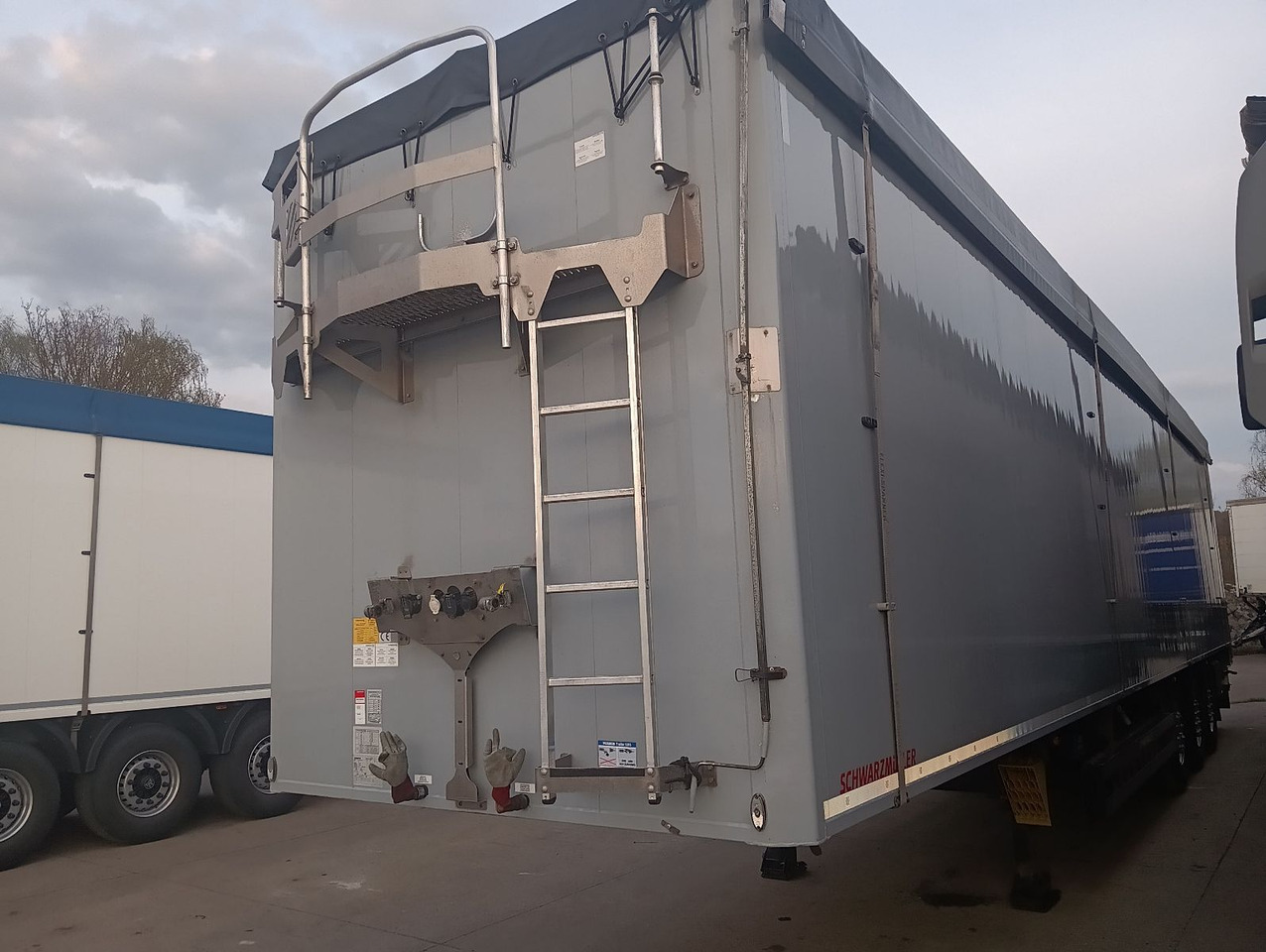 Schwarzmüller 3-Achs8mm VollALU -FULL OPTION 91m3 7450kg,ALCOA - Med walking floor semitrailer: bilde 4 Schwarzmüller 3-Achs8mm VollALU -FULL OPTION 91m3 7450kg,ALCOA - Med walking floor semitrailer: bilde 4