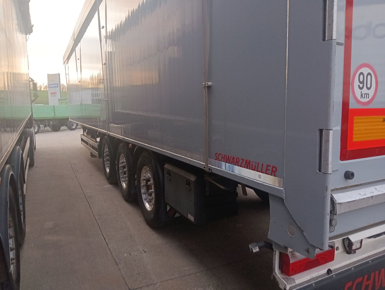 Schwarzmüller 3-Achs8mm VollALU -FULL OPTION 91m3 7450kg,ALCOA - Med walking floor semitrailer: bilde 5 Schwarzmüller 3-Achs8mm VollALU -FULL OPTION 91m3 7450kg,ALCOA - Med walking floor semitrailer: bilde 5