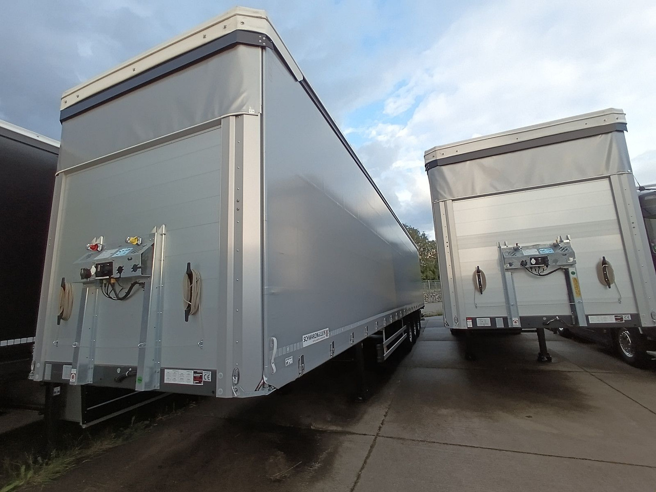 Schwarzmüller PowerLine LIFT/LENKACHSE HUBDACH 5880kg NEU Schwarzmüller PowerLine LIFT/LENKACHSE HUBDACH 5880kg NEU - Gardintrailer: bilde 3 Schwarzmüller PowerLine LIFT/LENKACHSE HUBDACH 5880kg NEU Schwarzmüller PowerLine LIFT/LENKACHSE HUBDACH 5880kg NEU - Gardintrailer: bilde 3