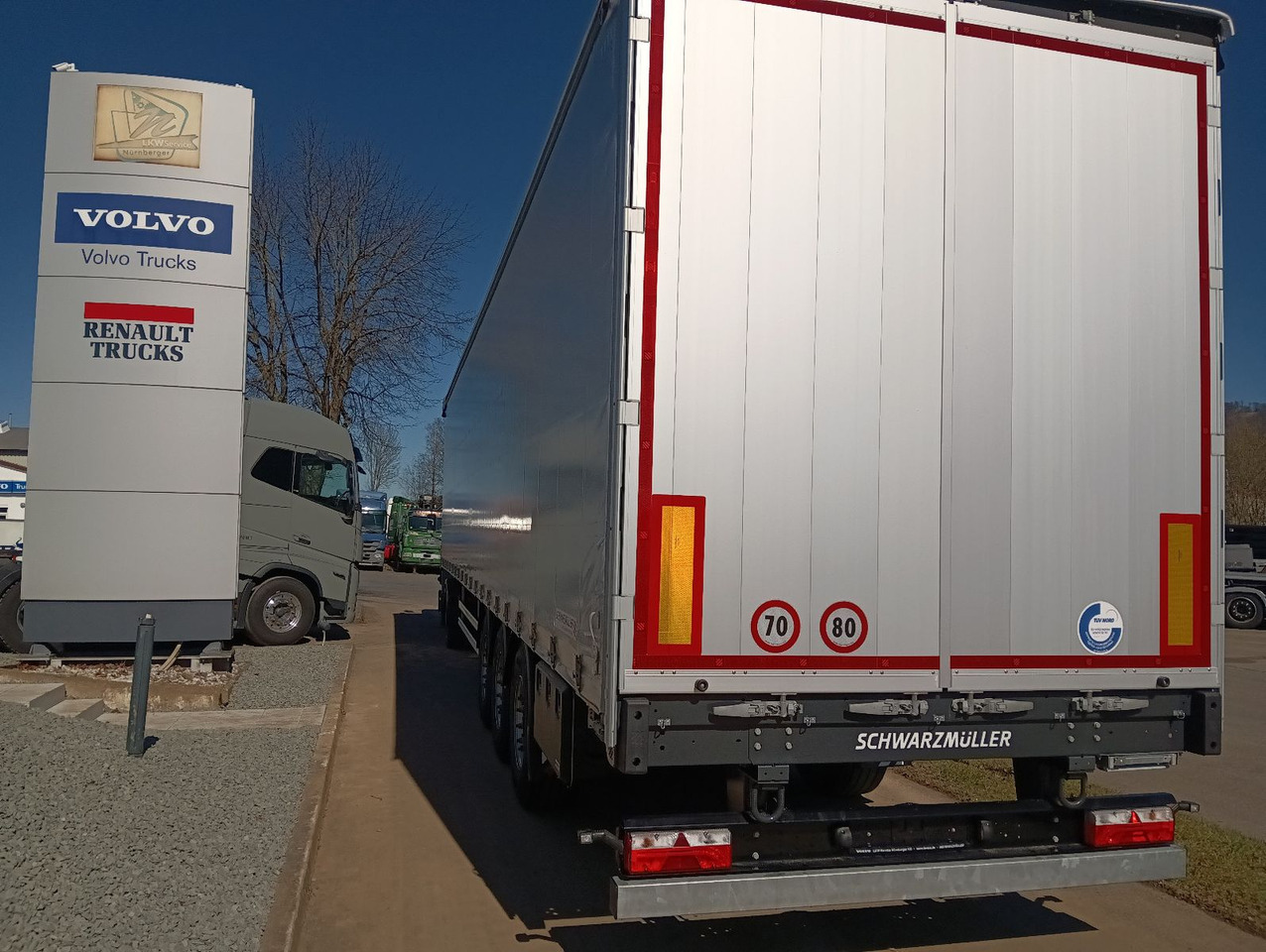 Schwarzmüller PowerLine LIFT/LENKACHSE HUBDACH 5880kg NEU - Gardintrailer: bilde 1 Schwarzmüller PowerLine LIFT/LENKACHSE HUBDACH 5880kg NEU - Gardintrailer: bilde 1