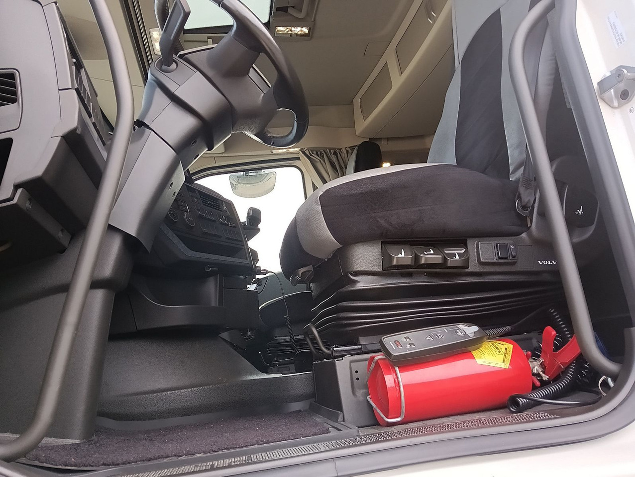 Volvo FH500 8x4R RETARDER LIFT MEILLER-Asphalt FunkAHK - Tippbil: bilde 5 Volvo FH500 8x4R RETARDER LIFT MEILLER-Asphalt FunkAHK - Tippbil: bilde 5