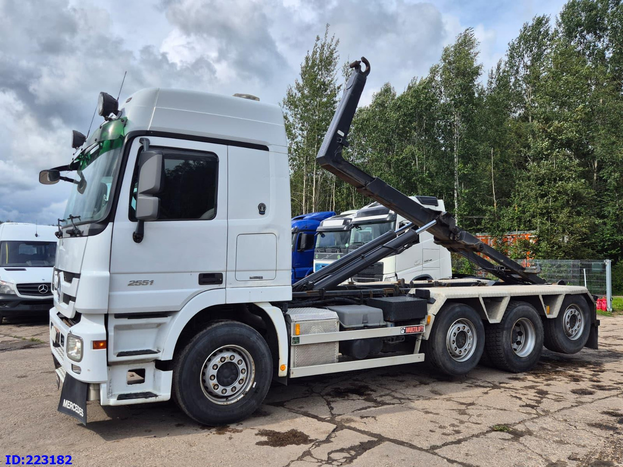 MERCEDES-BENZ Actros 2551 8x2 V8 Retarder - Krokbil: bilde 1 MERCEDES-BENZ Actros 2551 8x2 V8 Retarder - Krokbil: bilde 1