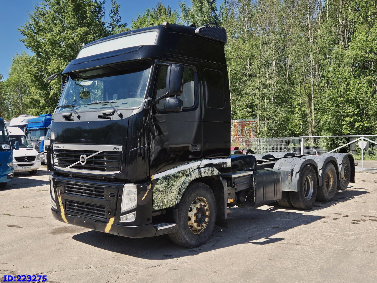 VOLVO FH13 540HP 8X4 (Steering axle) RETARDER - Chassis lastebil: bilde 1 VOLVO FH13 540HP 8X4 (Steering axle) RETARDER - Chassis lastebil: bilde 1