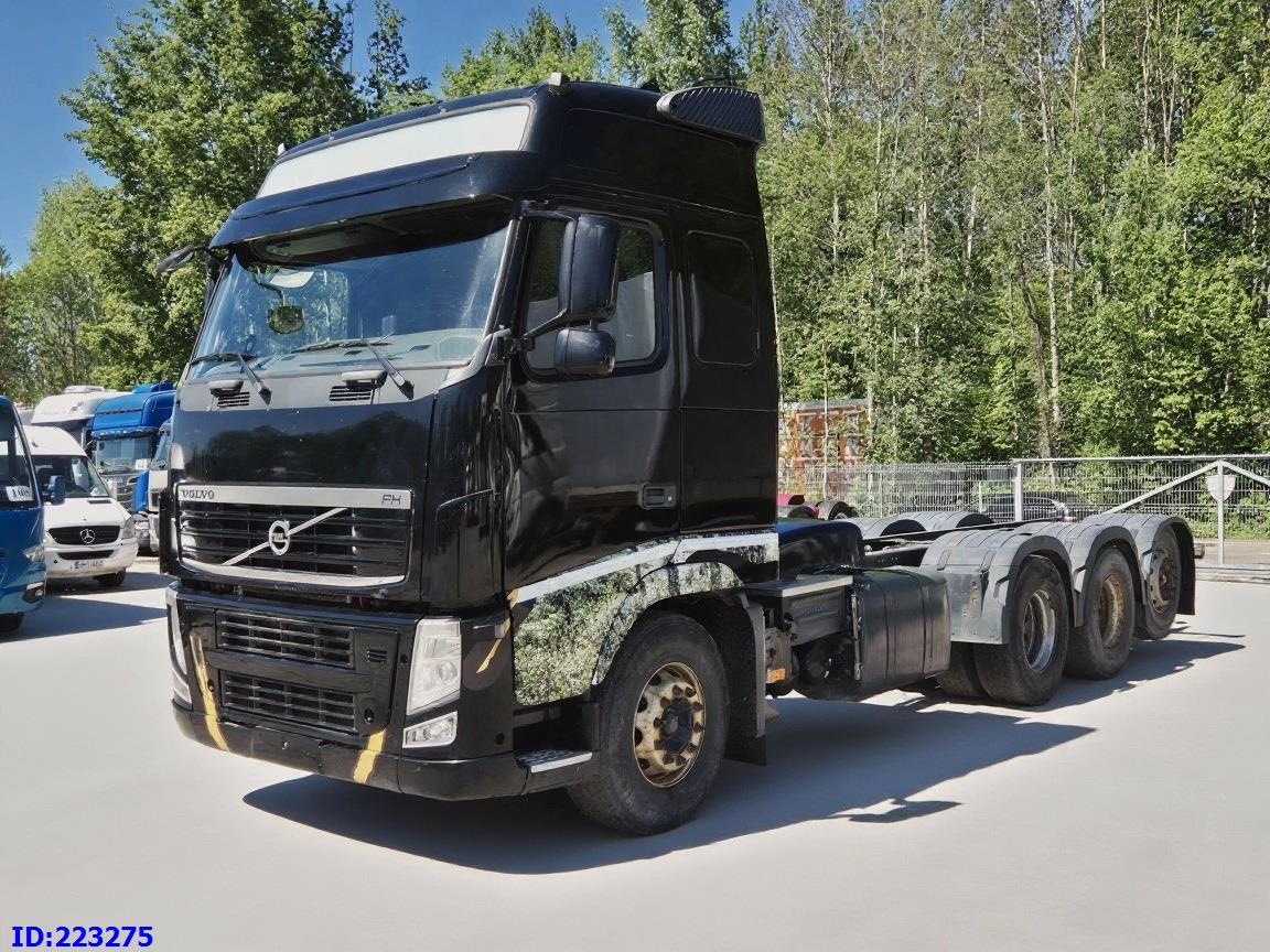 VOLVO FH13 540HP 8X4 (Steering axle) RETARDER - Chassis lastebil: bilde 1 VOLVO FH13 540HP 8X4 (Steering axle) RETARDER - Chassis lastebil: bilde 1