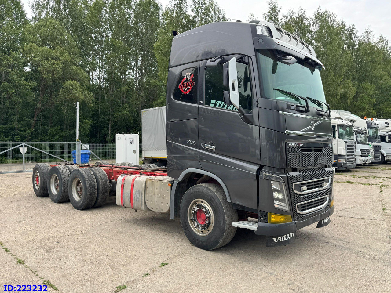 VOLVO FH16 700HP 8X4 Big Axles - Chassis lastebil: bilde 4 VOLVO FH16 700HP 8X4 Big Axles - Chassis lastebil: bilde 4