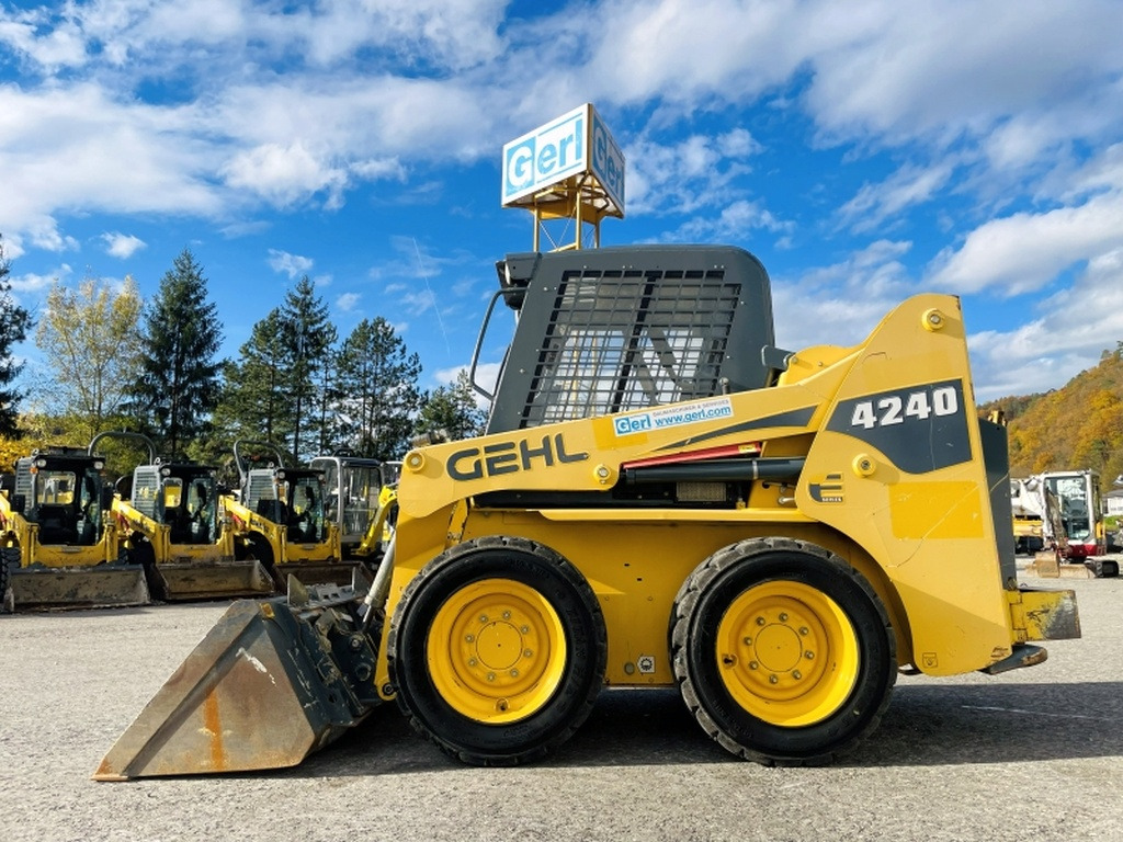 Gehl SL4240 (4090) - Kompaktlaster: bilde 1 Gehl SL4240 (4090) - Kompaktlaster: bilde 1