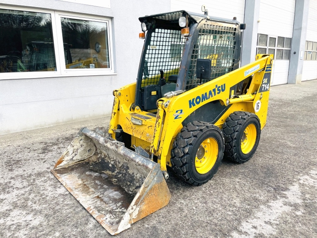 Komatsu SK714 (3906) - Kompaktlaster: bilde 4 Komatsu SK714 (3906) - Kompaktlaster: bilde 4