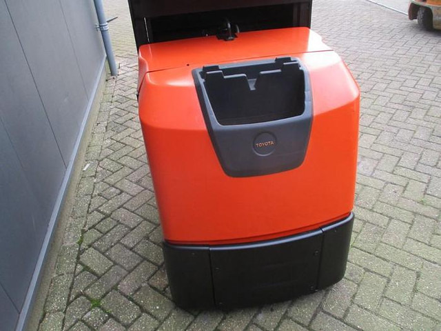 Toyota OSE 100W - Plukketruck: bilde 4 Toyota OSE 100W - Plukketruck: bilde 4
