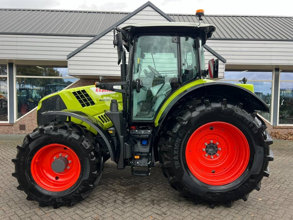 Claas Arion 530 CIS+ - Traktor: bilde 2 Claas Arion 530 CIS+ - Traktor: bilde 2