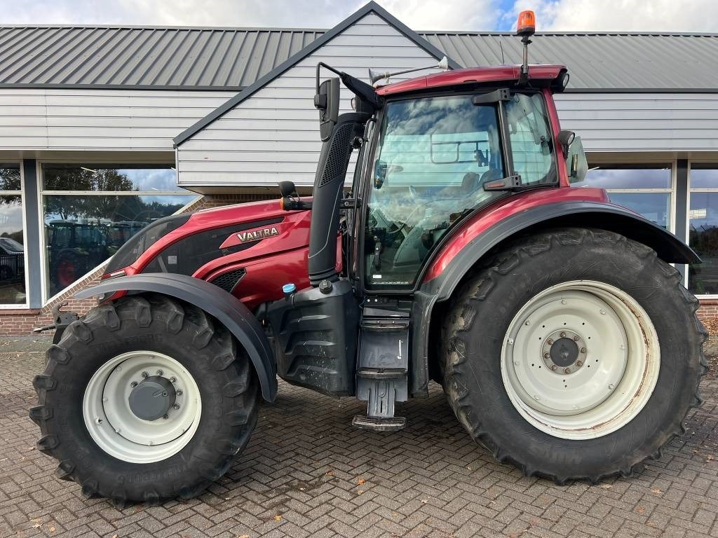Valtra T 174 Versu - Traktor: bilde 2 Valtra T 174 Versu - Traktor: bilde 2