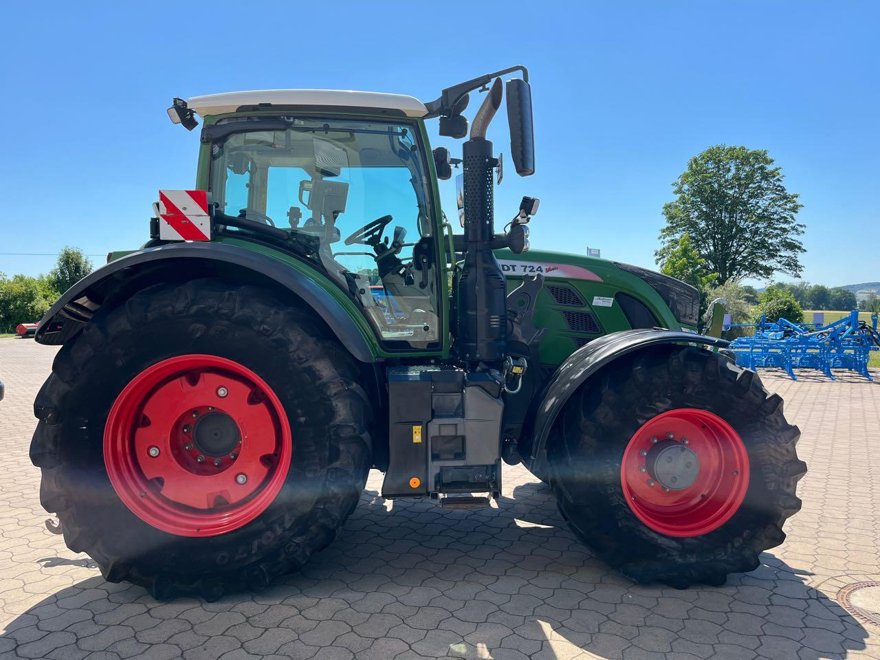 Fendt 724 Vario S4 - Traktor: bilde 2 Fendt 724 Vario S4 - Traktor: bilde 2