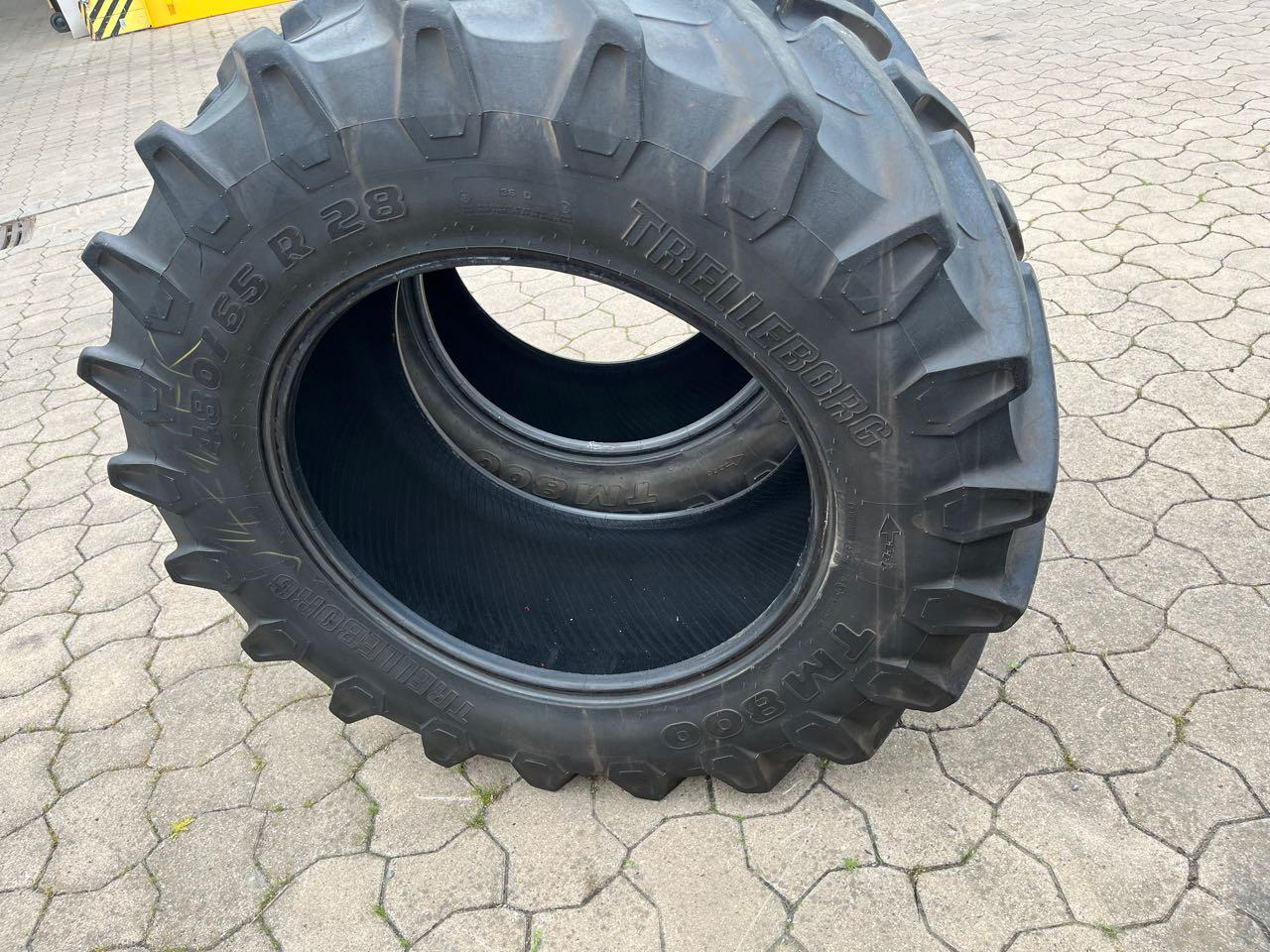 Trelleborg TM 800 - Dekk: bilde 1 Trelleborg TM 800 - Dekk: bilde 1