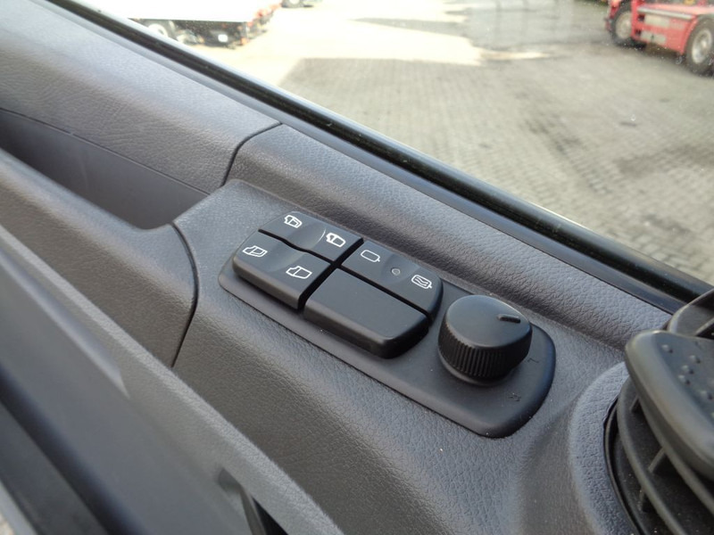 Skapbil Mercedes-Benz AXOR 1823 + Dhollandia Lift: bilde 16