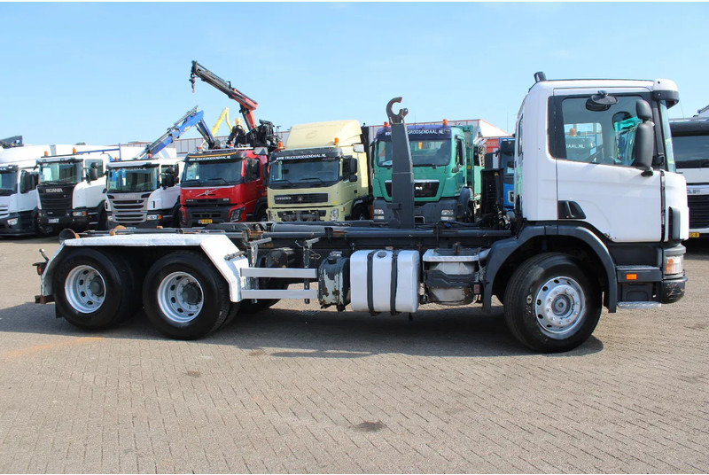 Scania P124-360 + HOOK + 6X2 + MANUAL + EURO 2 - Krokbil: bilde 2 Scania P124-360 + HOOK + 6X2 + MANUAL + EURO 2 - Krokbil: bilde 2