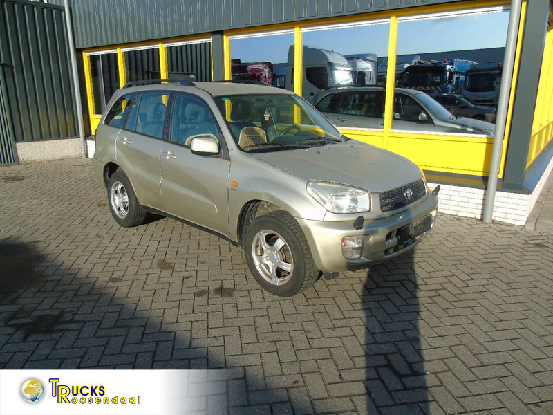 Toyota RAV4 + 4X4 + AUTOMAT + PETROL - SUV: bilde 1 Toyota RAV4 + 4X4 + AUTOMAT + PETROL - SUV: bilde 1