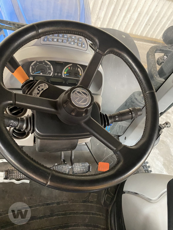 New Holland T 7.245 AC StageV - Traktor: bilde 4 New Holland T 7.245 AC StageV - Traktor: bilde 4
