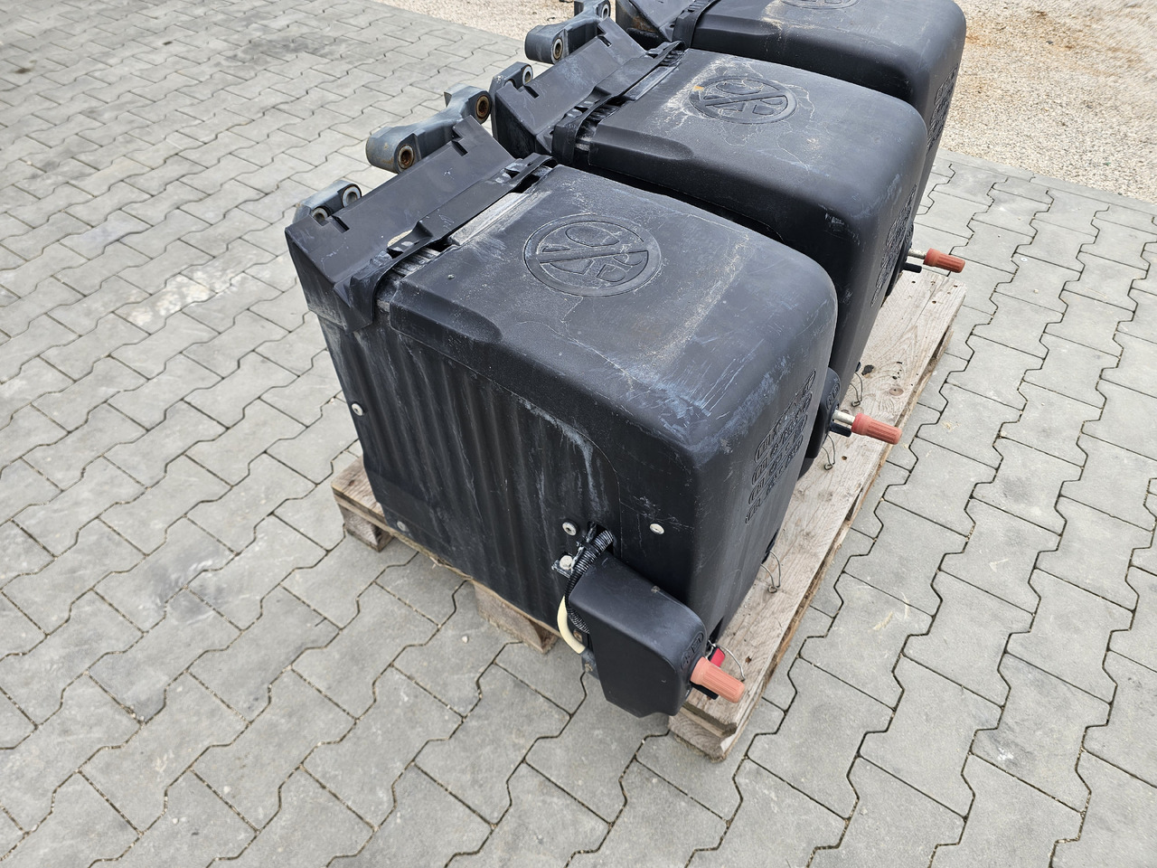 DAF XF106 EURO 6 / VERTICAL BATTERY BOX - Batteri: bilde 2 DAF XF106 EURO 6 / VERTICAL BATTERY BOX - Batteri: bilde 2