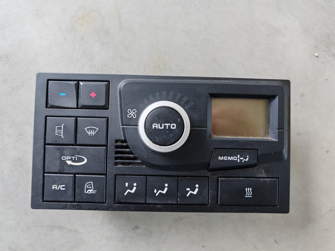 RENAULT RANGE T / AC CONTROL PANEL / 22247443 - A/C del: bilde 1 RENAULT RANGE T / AC CONTROL PANEL / 22247443 - A/C del: bilde 1