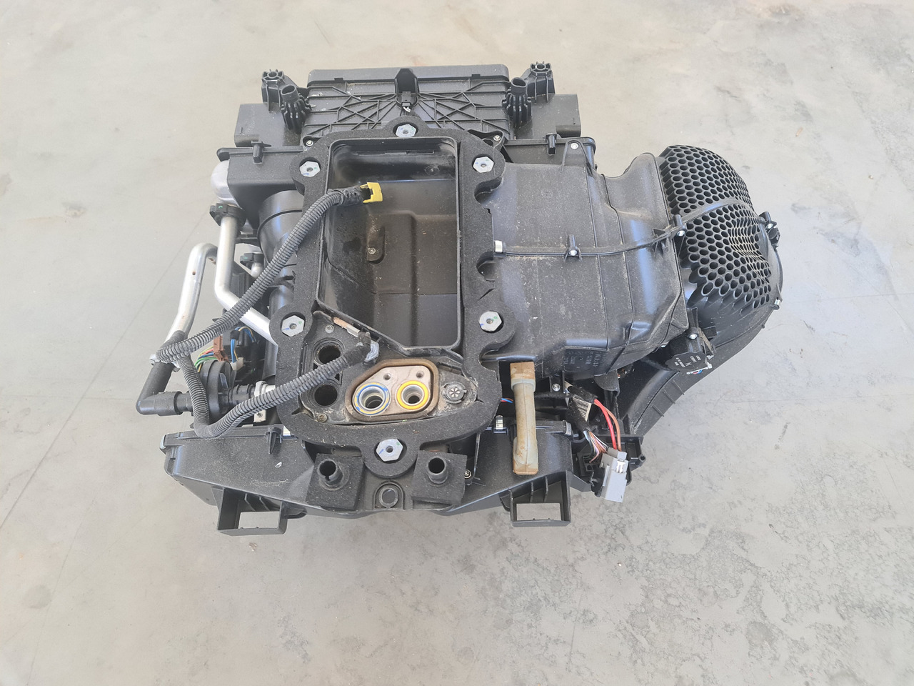 RENAULT RANGE T / COMPLETE CABINE HEATER / 7484593228 - Varme/ Ventilasjon: bilde 5 RENAULT RANGE T / COMPLETE CABINE HEATER / 7484593228 - Varme/ Ventilasjon: bilde 5