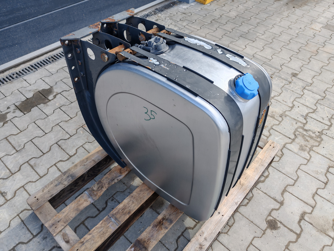 VOLVO RENAULT / COMPLETE ADBLUE TANK / 21065425 - AdBlue tank: bilde 3 VOLVO RENAULT / COMPLETE ADBLUE TANK / 21065425 - AdBlue tank: bilde 3